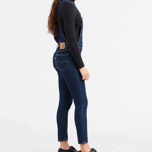 Levi's Pants - NWT Levi bib overalls Levi's Pants - NWT Levi bib overalls